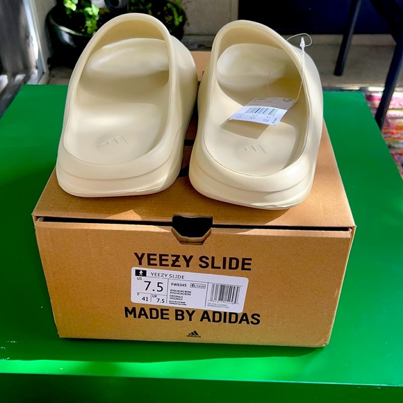 Yeezy slides size 7.5